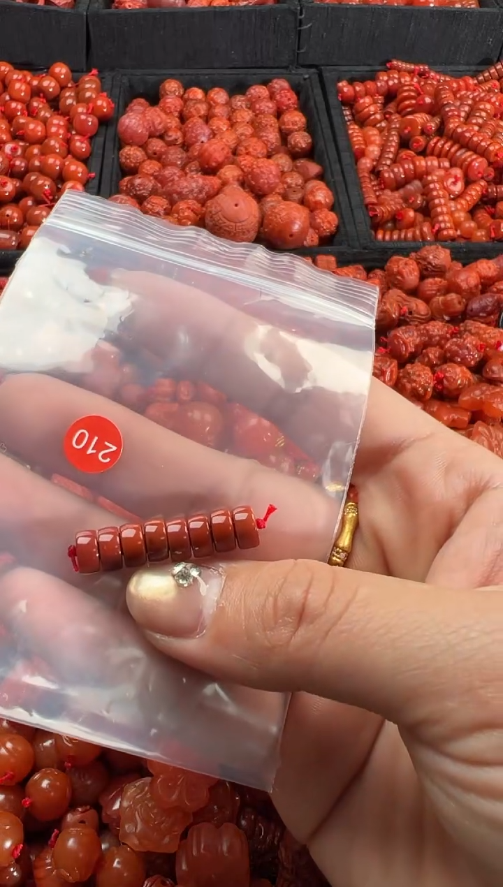 【闪购商品】南红玛瑙未镶嵌颈饰1