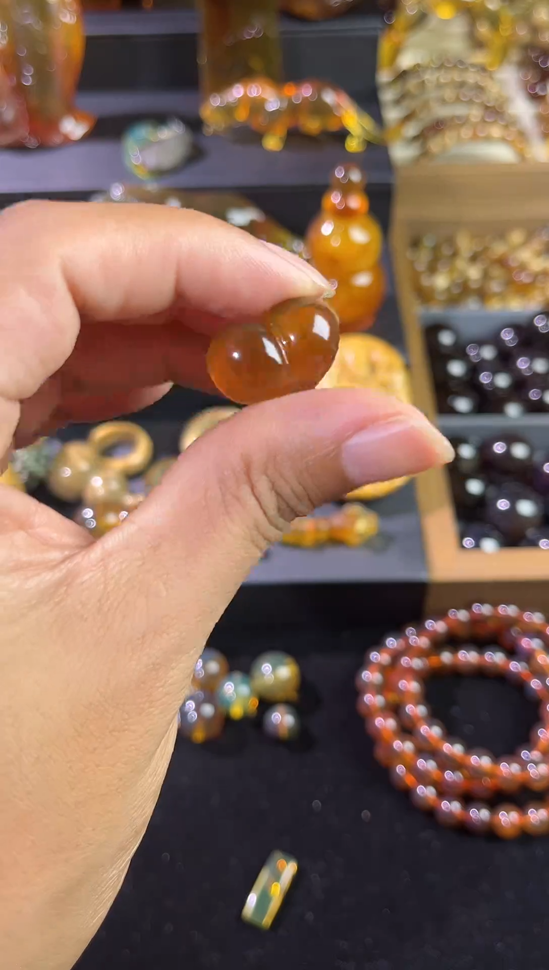 琥珀颈饰未镶嵌金棕珀屁桃