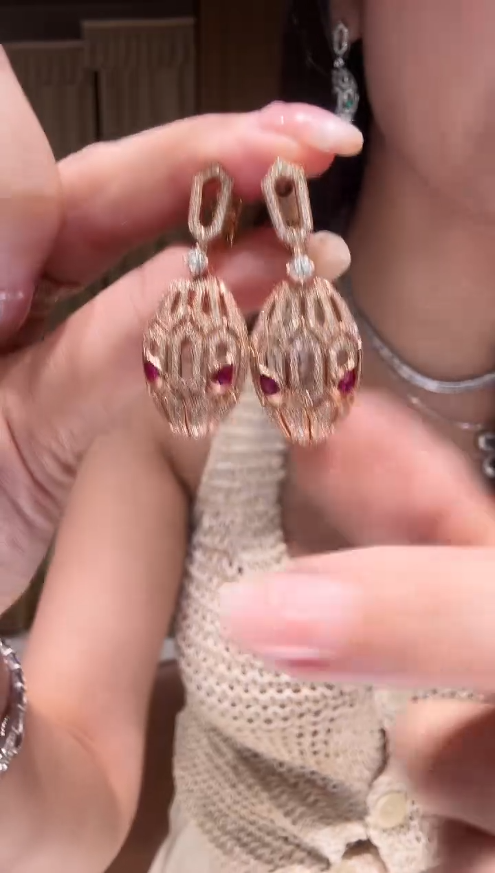 耳饰18K金镶嵌钻石红色蛇头