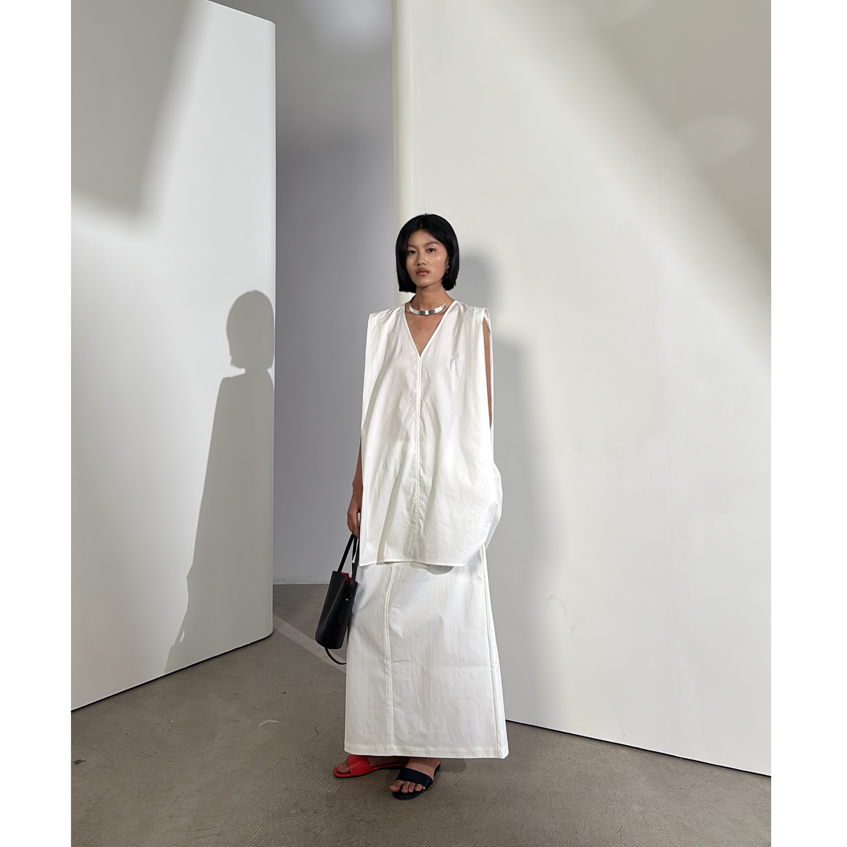 夏季极简v领时尚无袖衬衫气质白色小众中式中长款衬衣上衣