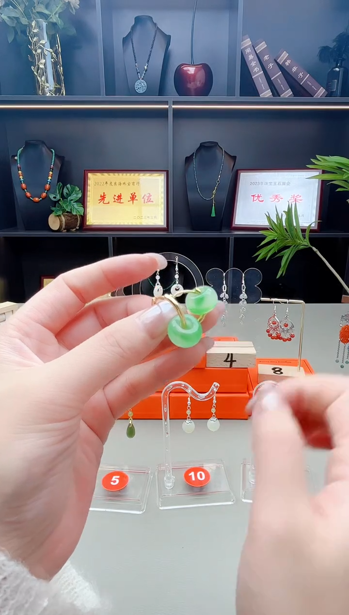 未镶嵌石英质玉（非洲翠）耳钉538