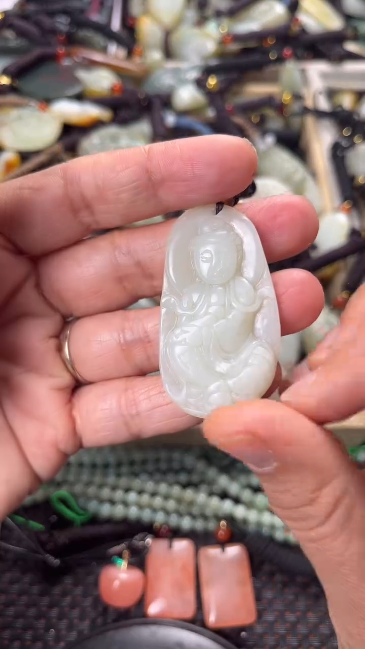 【闪购商品】和田玉颈饰未镶嵌多样性发货没有证书拍一发一有瑕