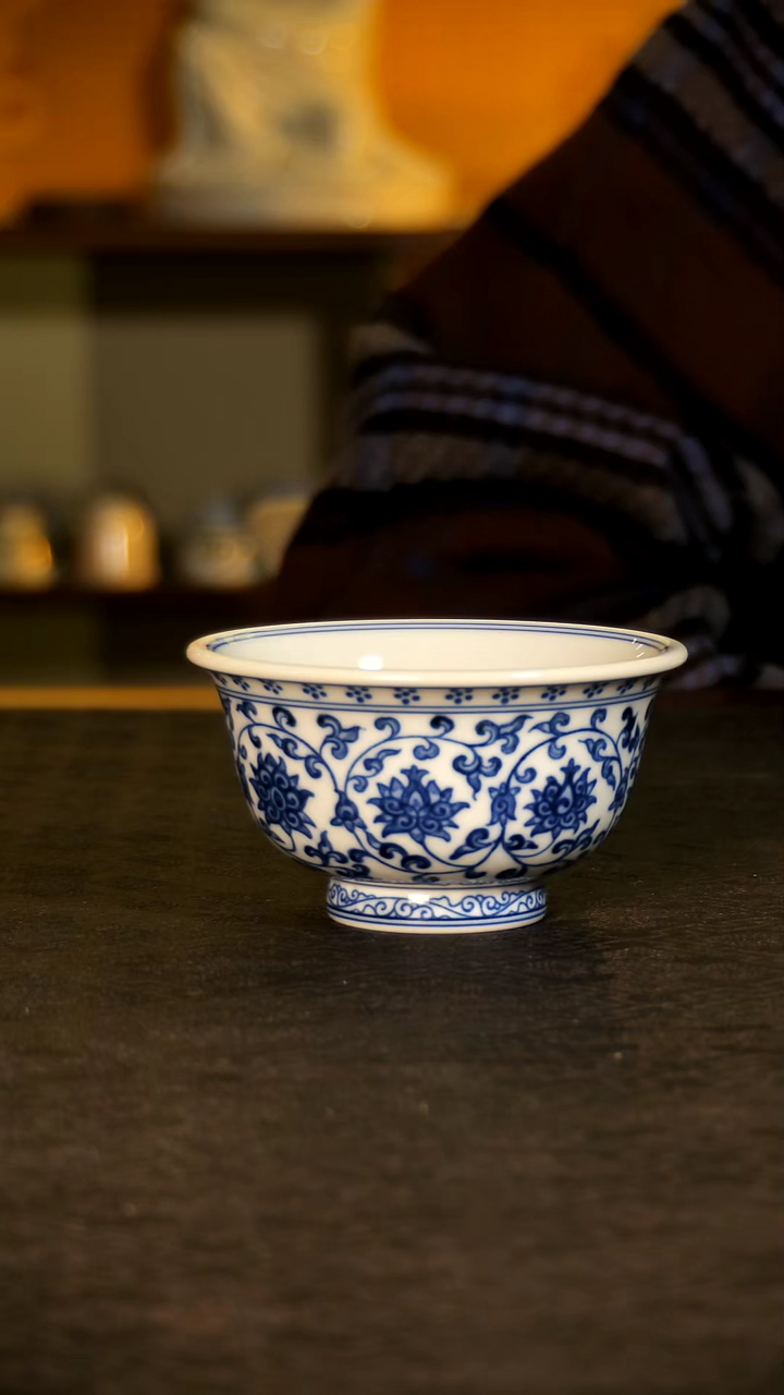 青花缠枝莲压手杯双狮款lzt