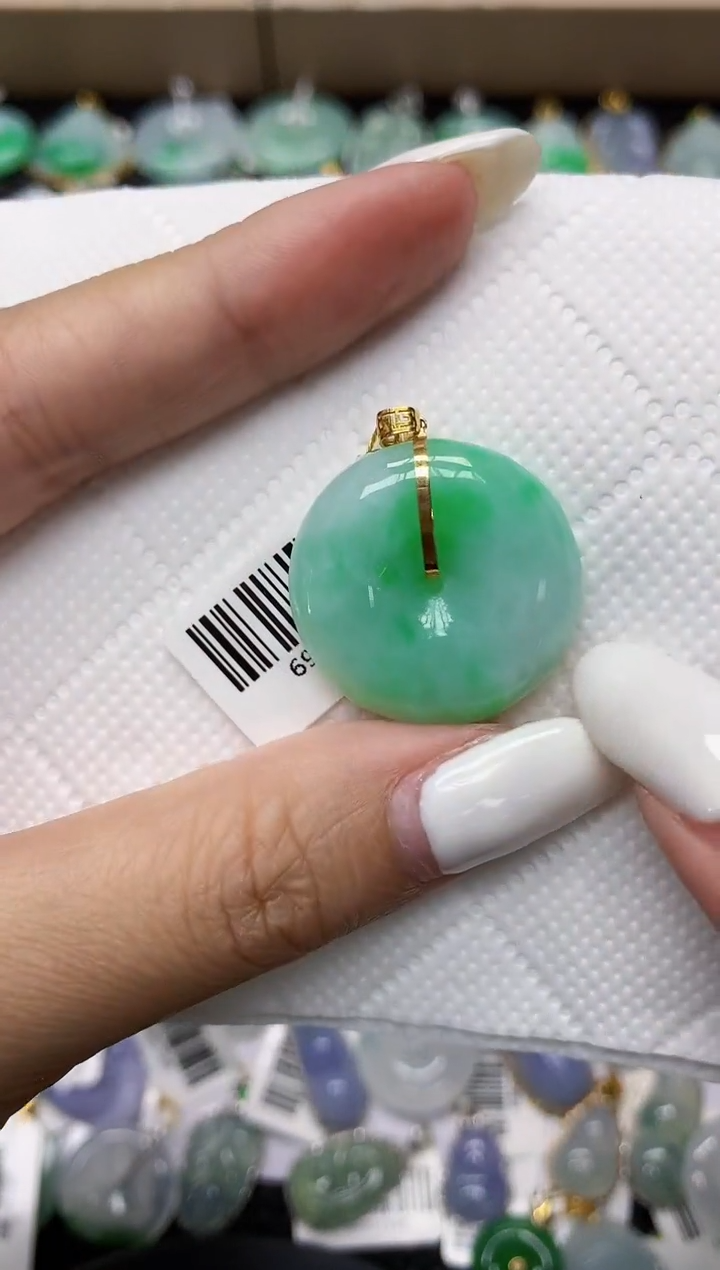 颈饰18K金镶嵌翡翠11111111111