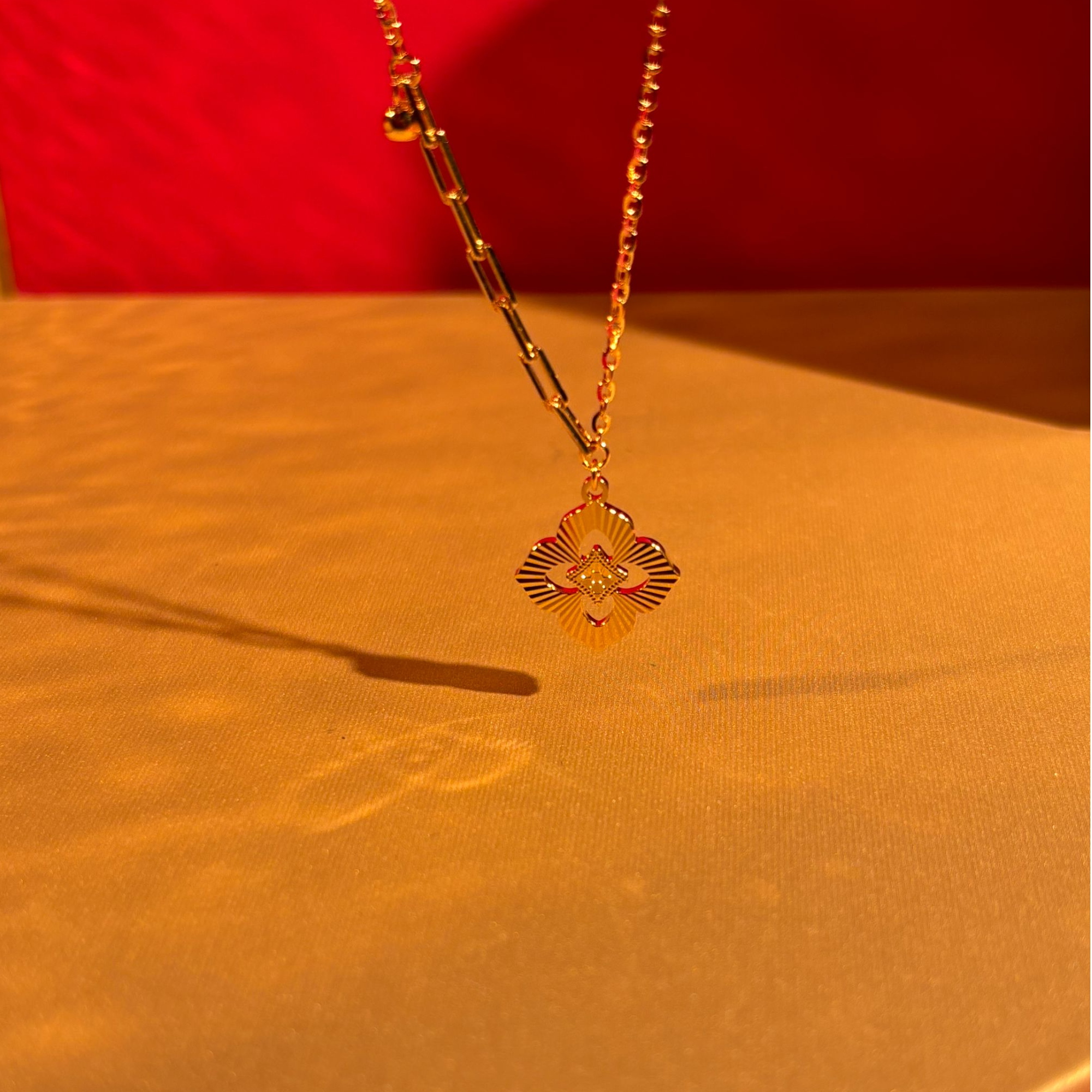 吊坠足银 车花四叶草项链轻奢时尚金枝玉叶灵动镶嵌精美坠链素款