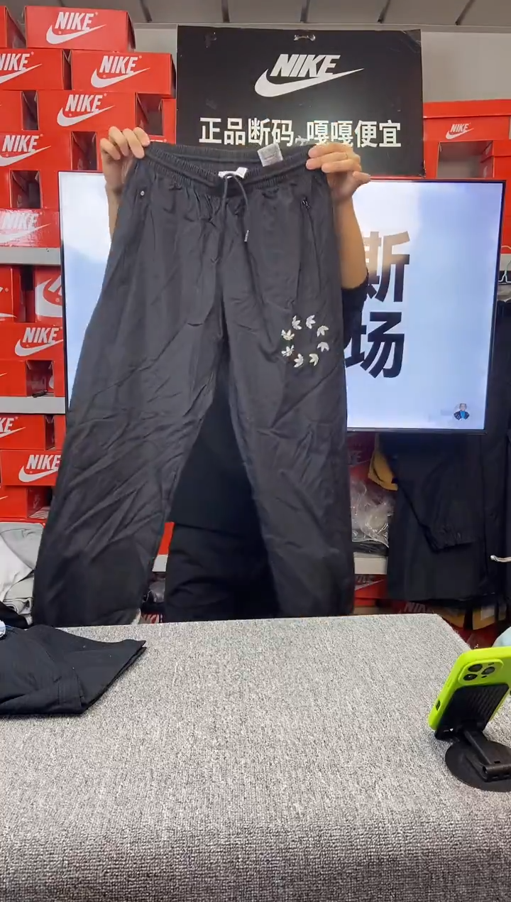 392编码 阿迪达斯 全新无暇 直播间过款为准 尺码M