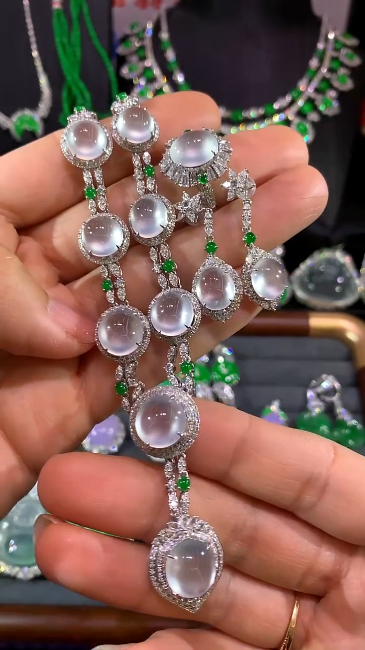 18K金镶嵌翡翠耳饰一套