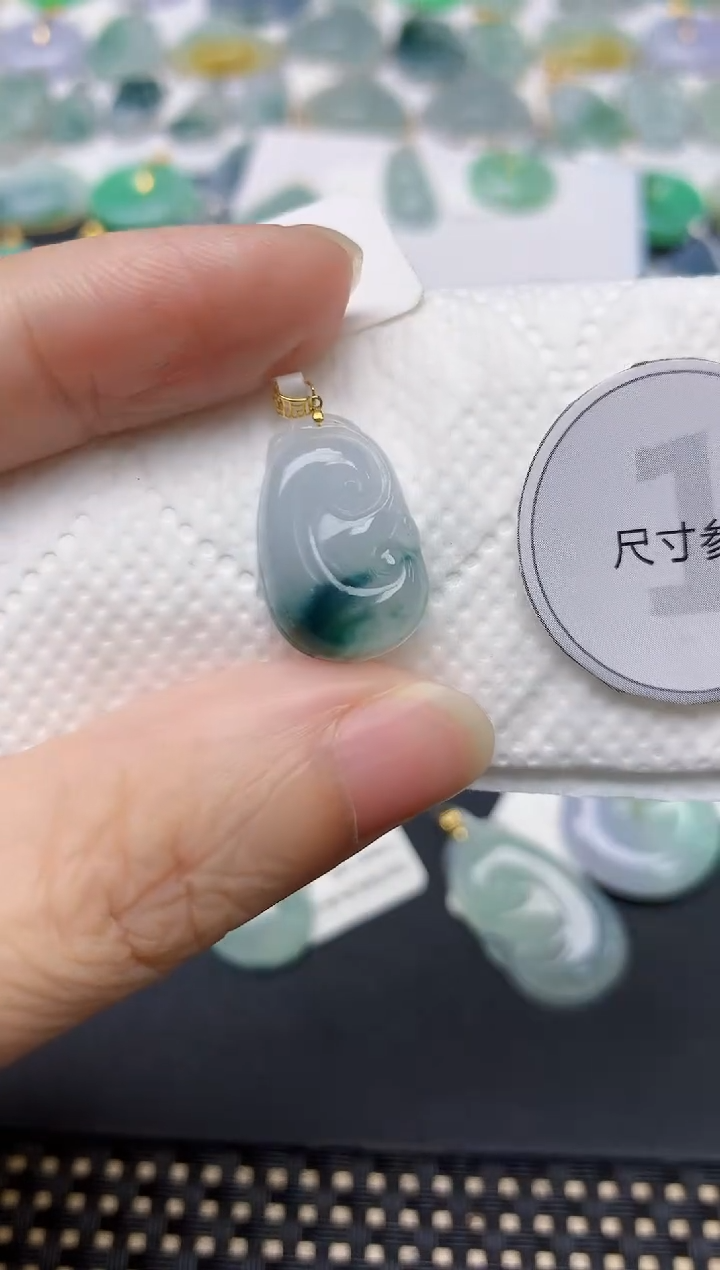 翡翠18K金镶嵌颈饰天然缅甸A货翡翠