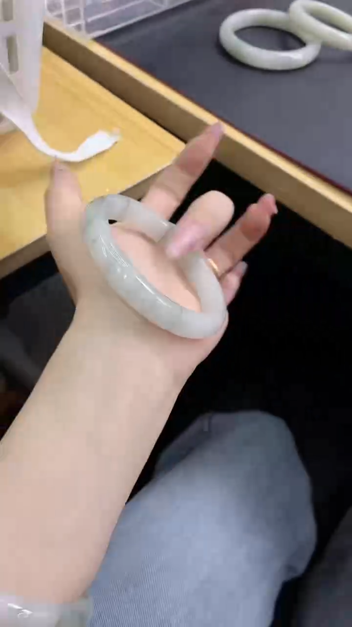 石英质玉手镯未镶嵌143/58.2