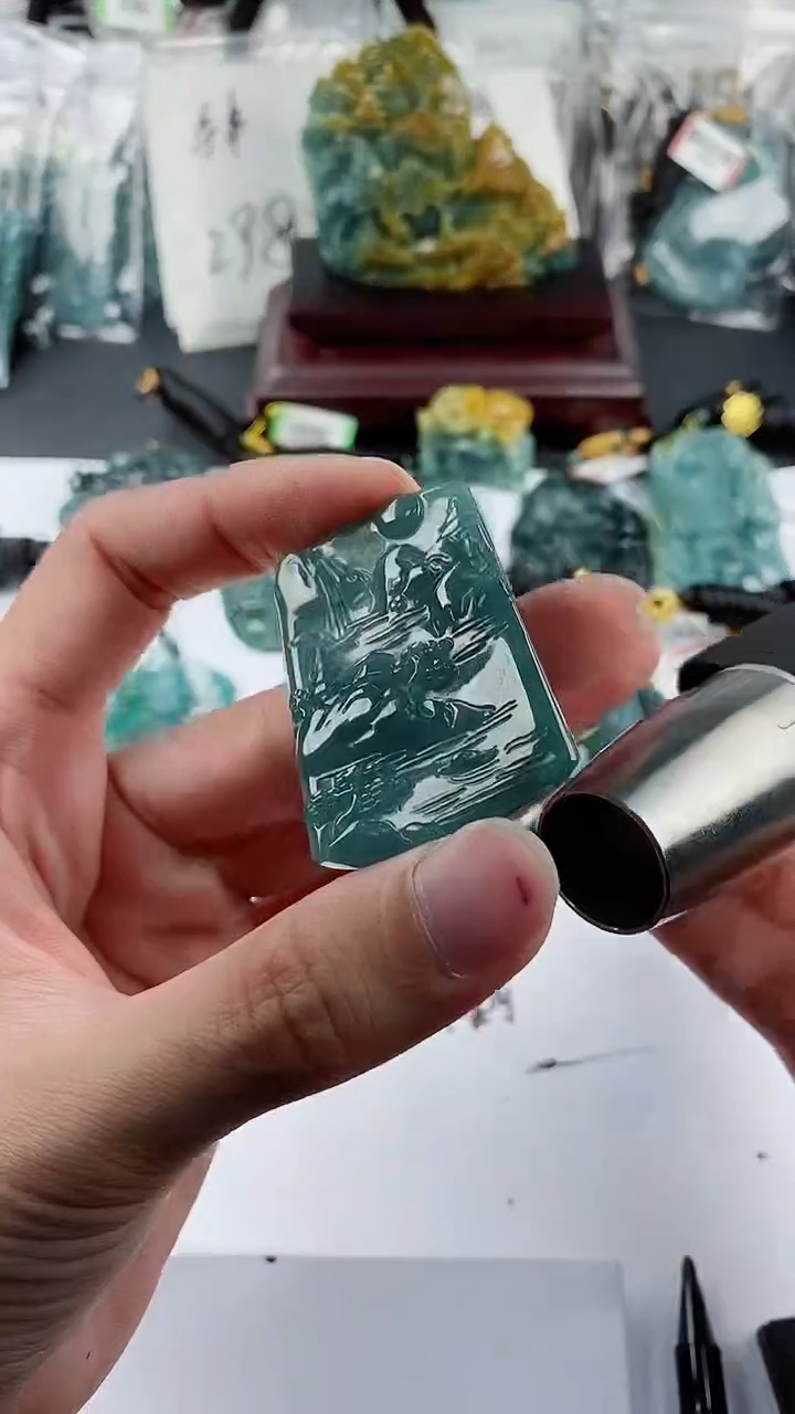 【闪购商品】翡翠颈饰未镶嵌 多样性一件随机发货 山水牌68