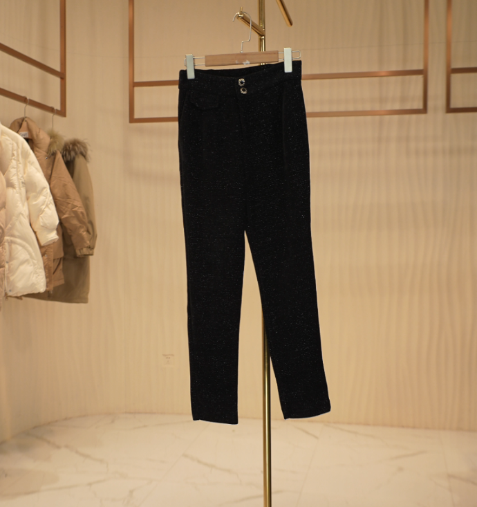 G167 LG系列黑色细闪面腰部双扣子设计款显瘦小脚裤 53YC75