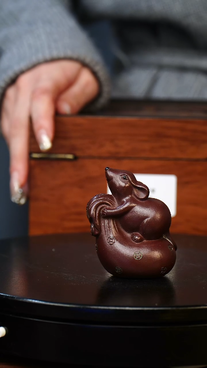 紫鼠来宝  宜兴紫砂茶宠