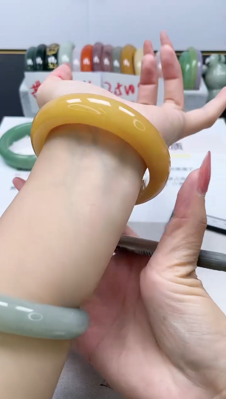 【闪购商品】石英质玉手镯未镶嵌198/59.8