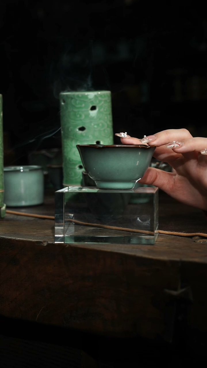【闪购商品】瓷片郑原斌 黑美人 五瓣花口杯