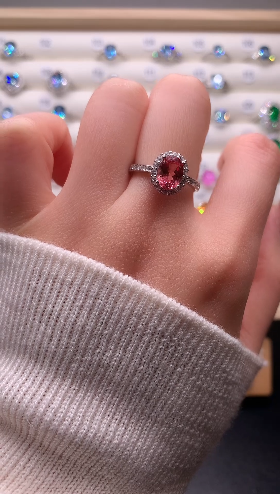 4蓝宝石（处理）帕帕拉恰火莲花戒指