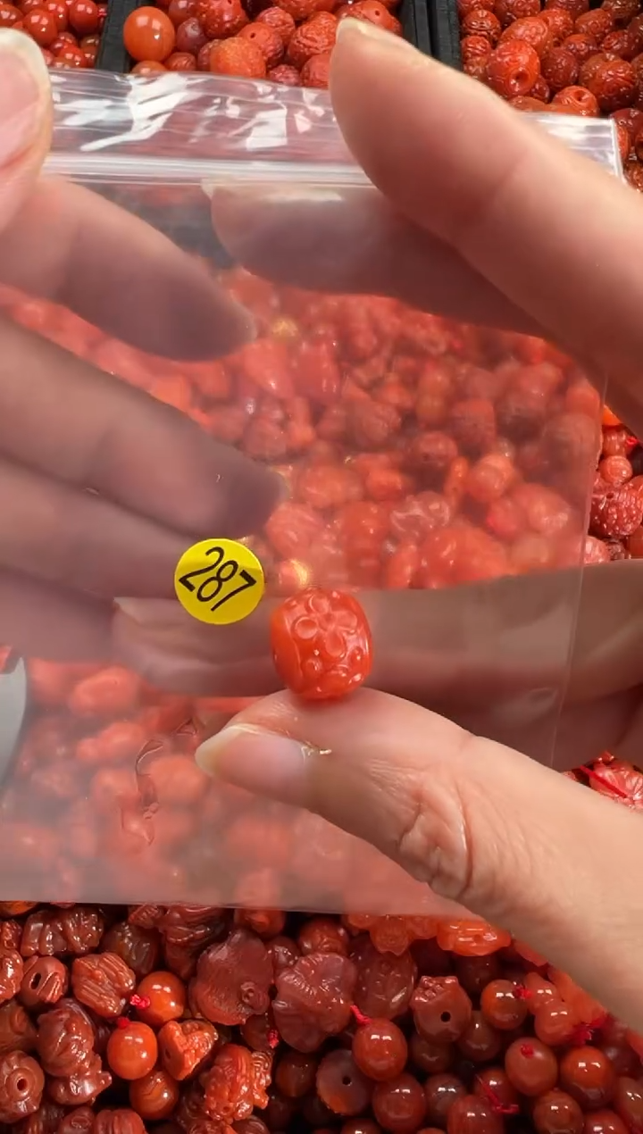 【闪购商品】南红玛瑙颈饰未镶嵌1