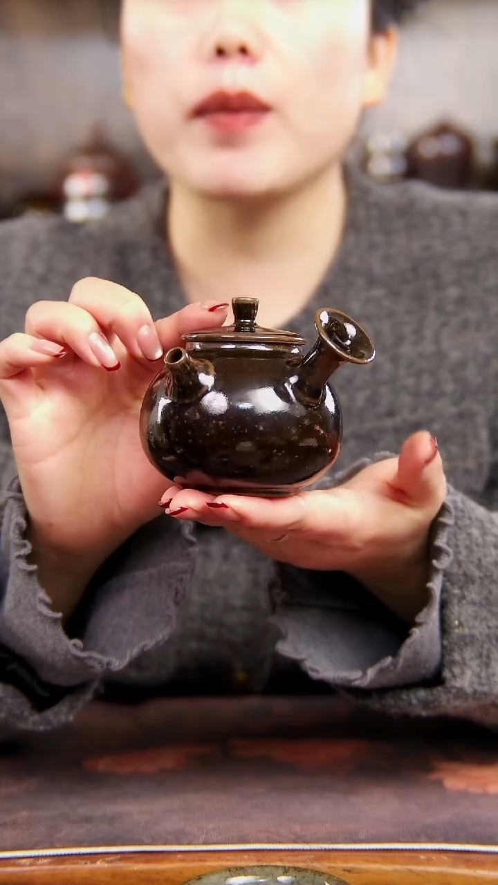 乌金黑色的侧把泡茶壶200cc
