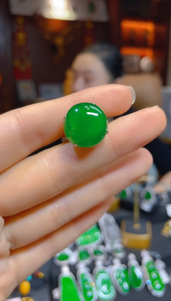 【闪购商品】翡翠戒指18K金镶嵌118215天然A货翡翠蛋面戒指