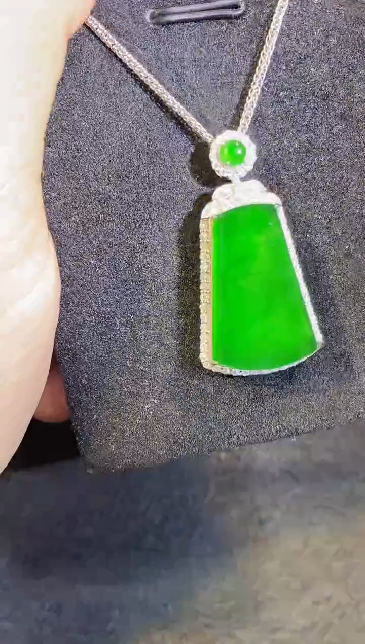 【闪购商品】翡翠吊坠(不含链)18K金镶嵌多样性发货不含链其一