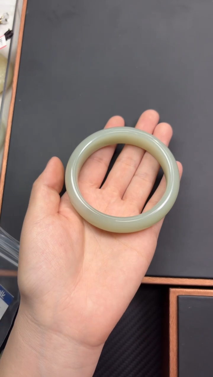 【闪购商品】和田玉手镯未镶嵌且末微色差近矿62