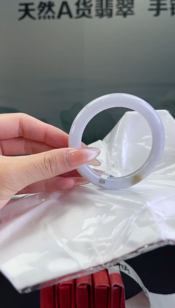 翡翠手镯未镶嵌翡翠手镯