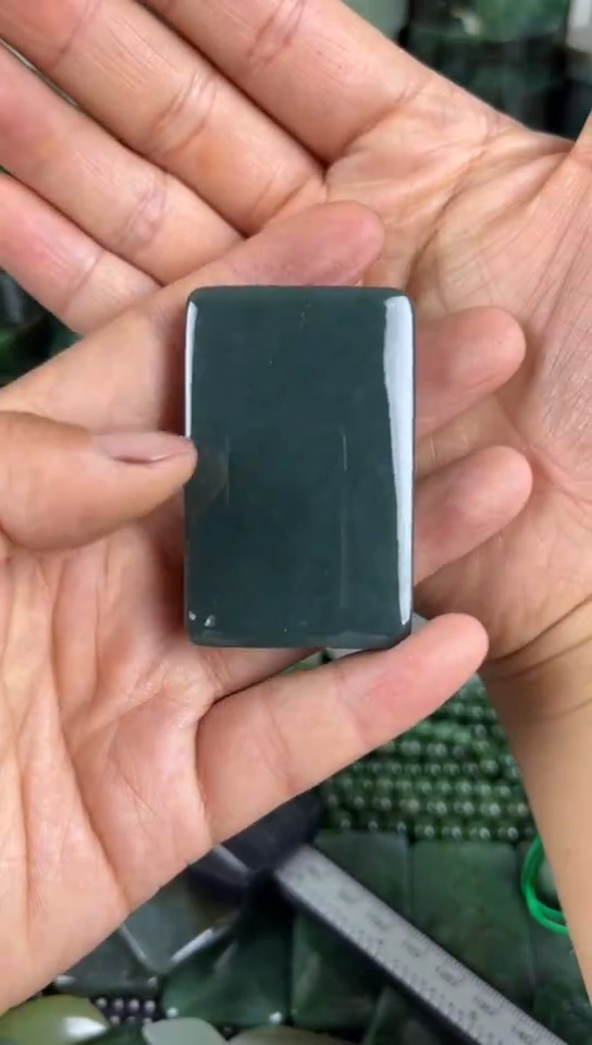 和田玉未镶嵌珠宝半成品牌子