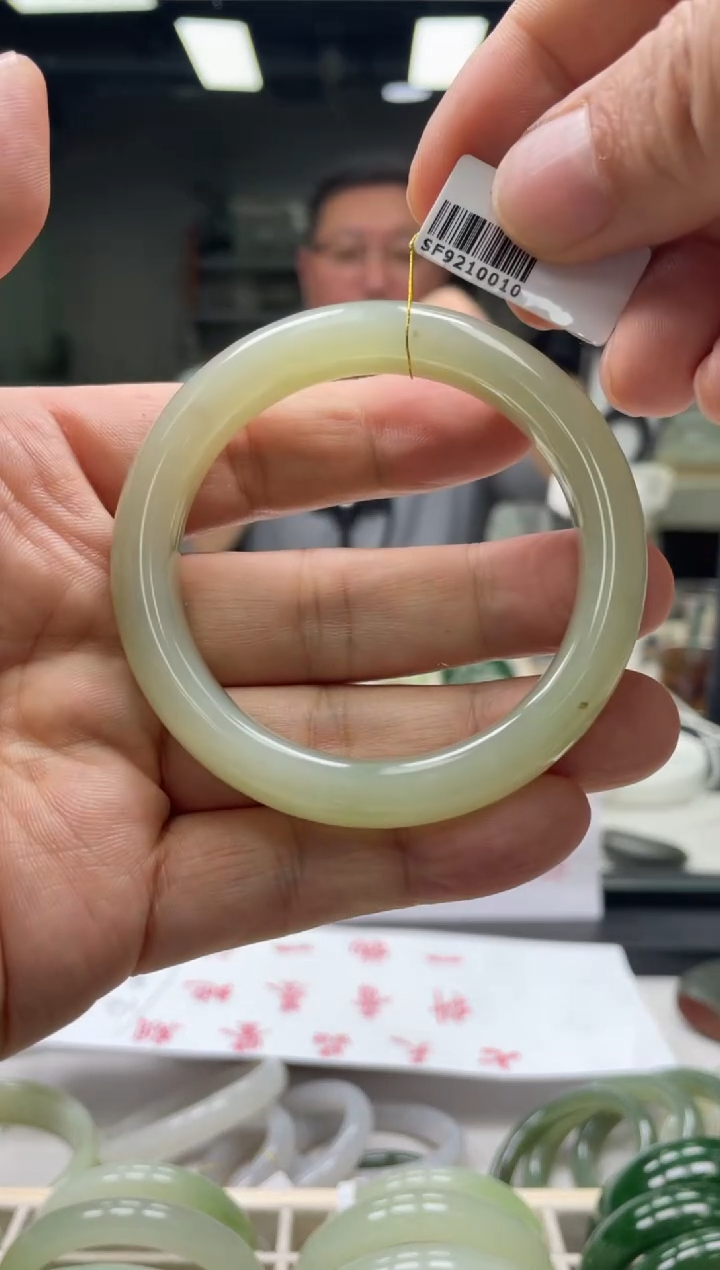 【闪购商品】和田玉手镯未镶嵌编码0010 圈口55-56