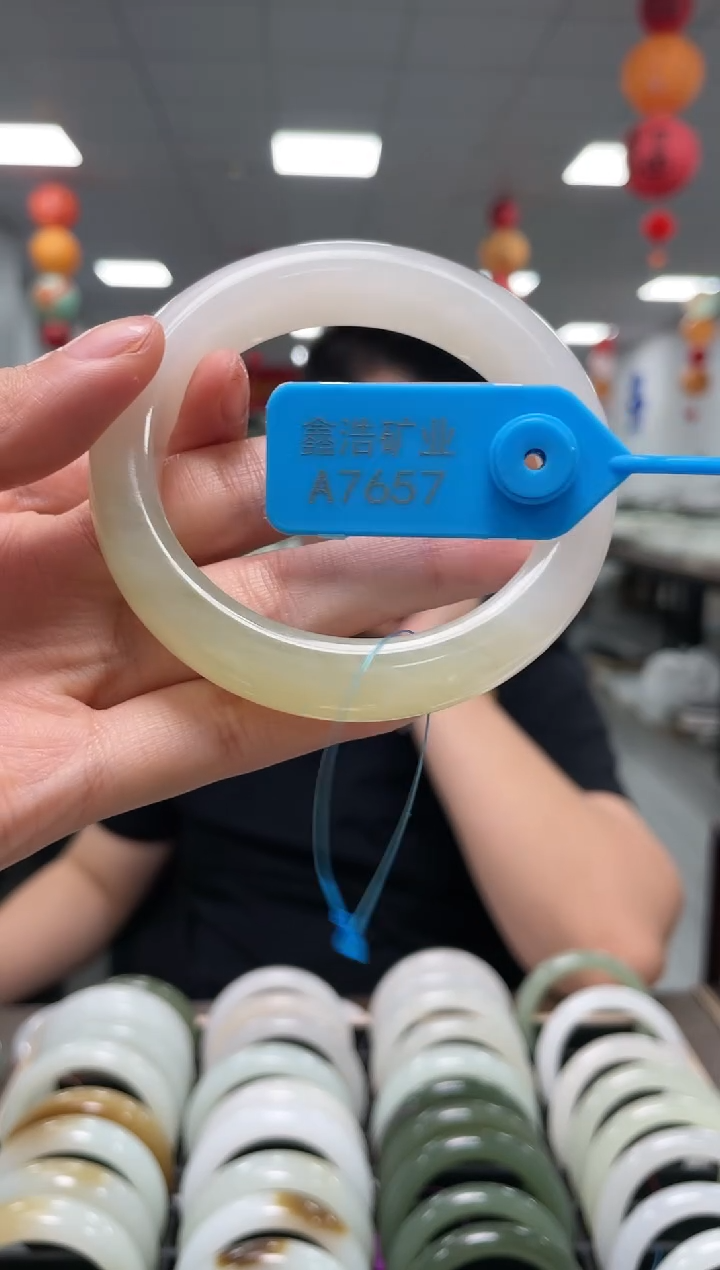 和田玉手镯未镶嵌圈57 A7657 半山水手镯一条