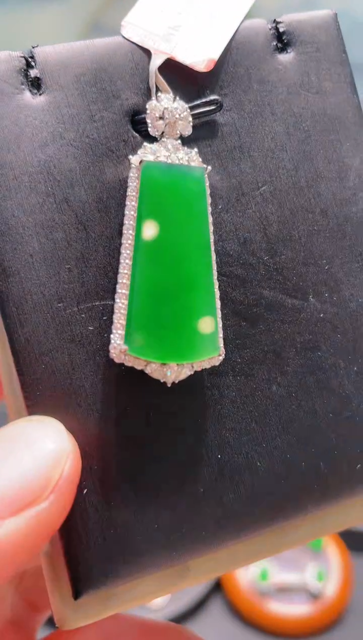 【闪购商品】翡翠颈饰18K金镶嵌A44天然A货翡翠