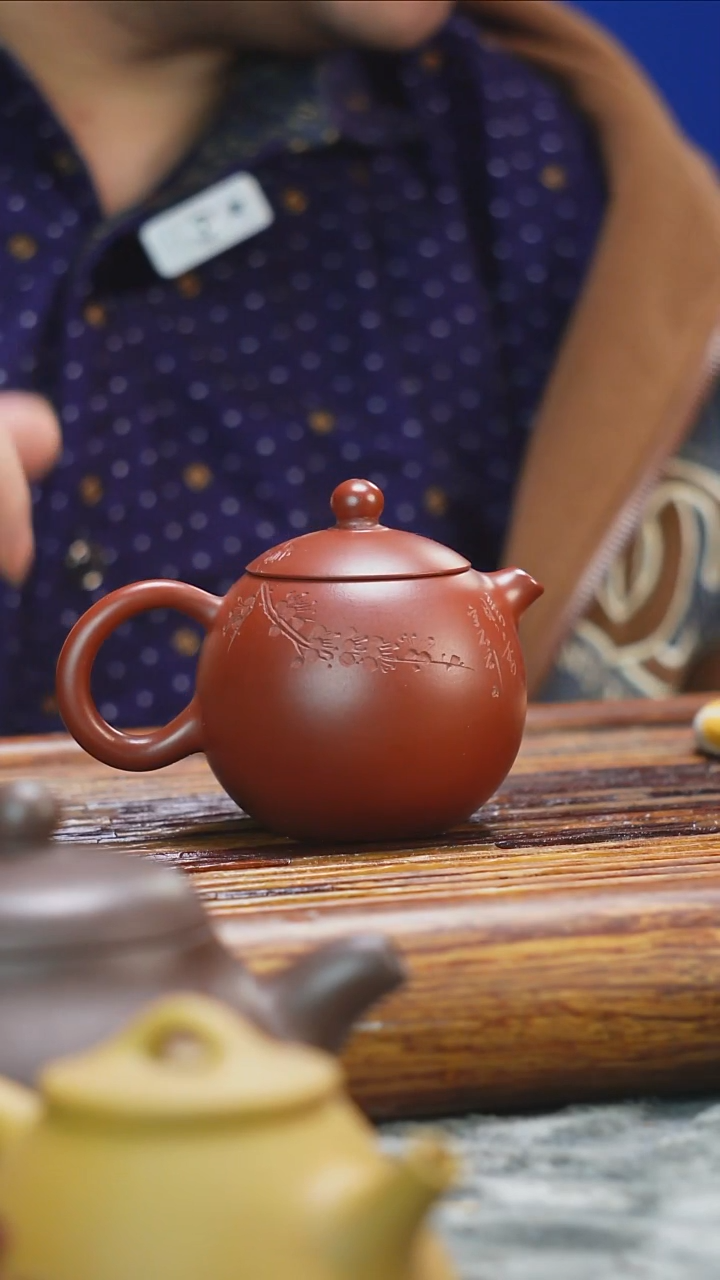 茶壶紫砂赵庄朱泥刻绘梅花小龙蛋
