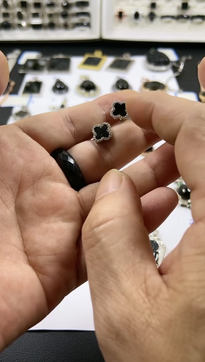 银S925镶嵌翡翠耳钉四叶草