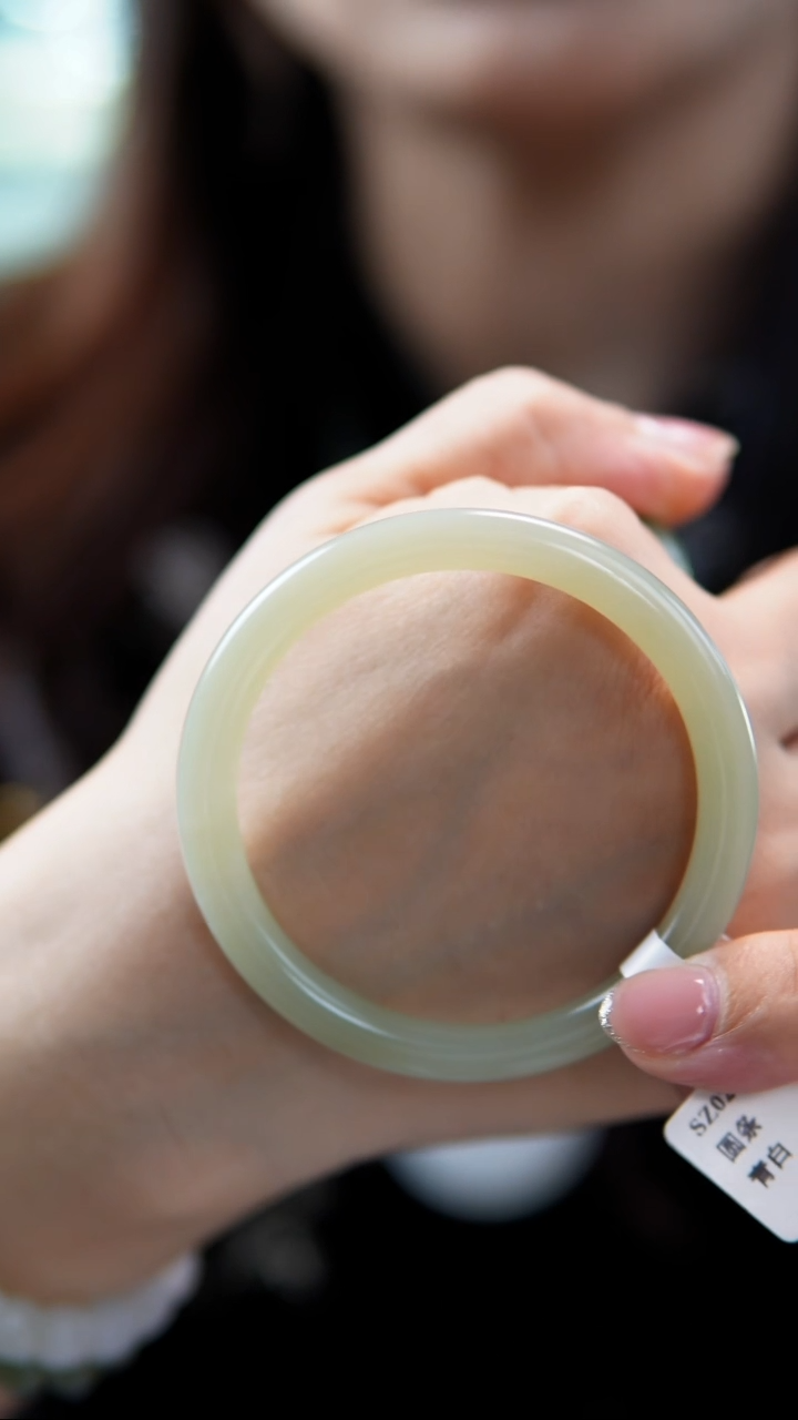 【闪购商品】和田玉手镯未镶嵌54且末蓝