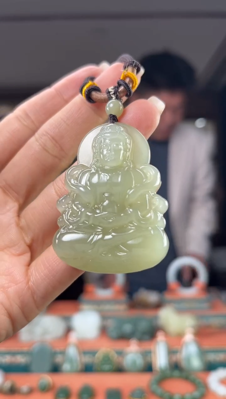 颈饰未镶嵌和田玉佩佩