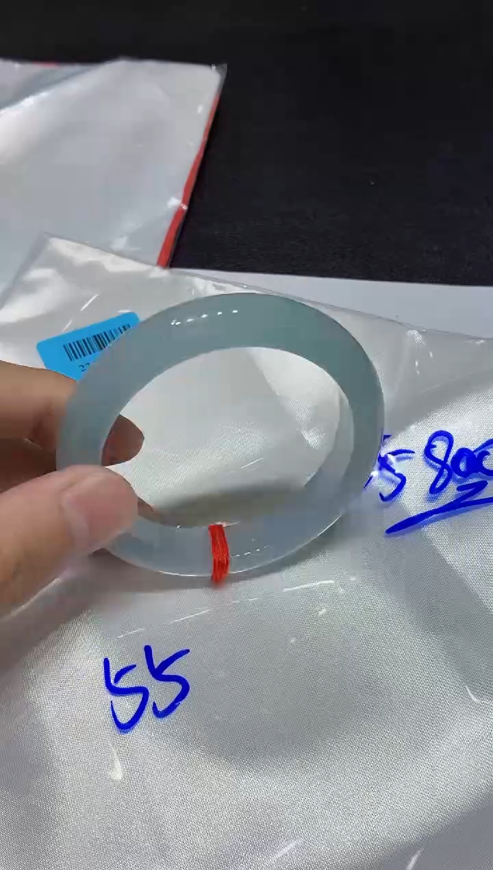 翡翠手镯未镶嵌翡翠手镯