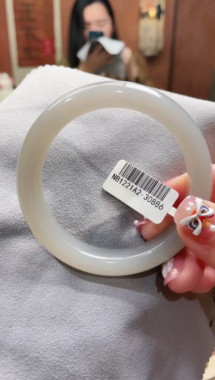 【闪购商品】和田玉手镯未镶嵌56+圈口