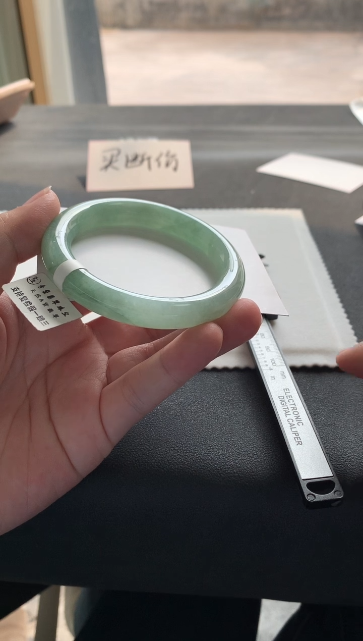 【闪购商品】翡翠手镯未镶嵌53.3圆条A5743买断