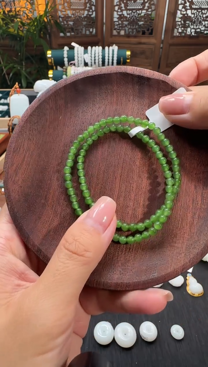 和田玉未镶嵌颈饰碧玉