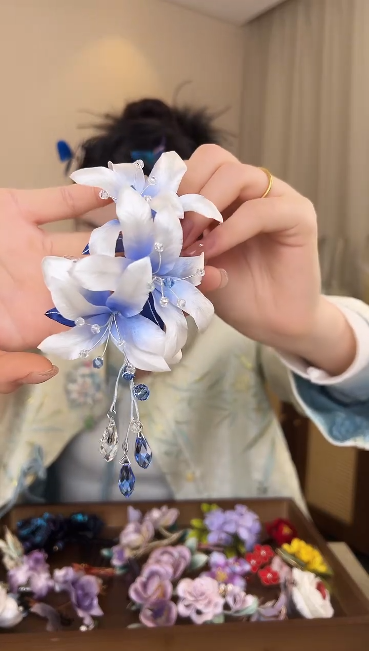 刺绣(****)冰蓝色百合边夹