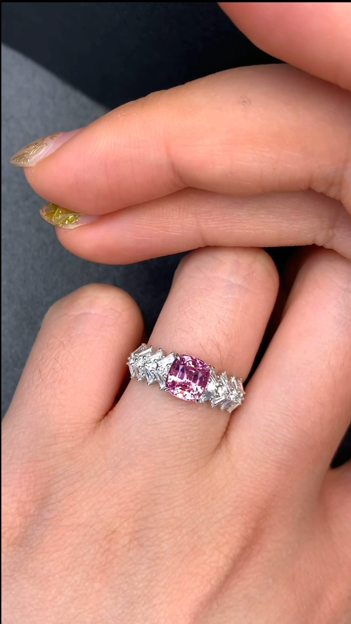 【闪购商品】尖晶石戒指18K金镶嵌1.38克拉