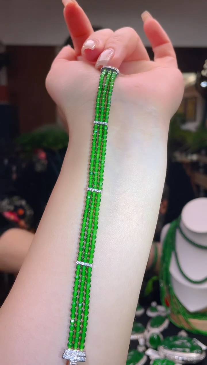 【闪购商品】翡翠吊坠(不含链)未镶嵌多样性发其一