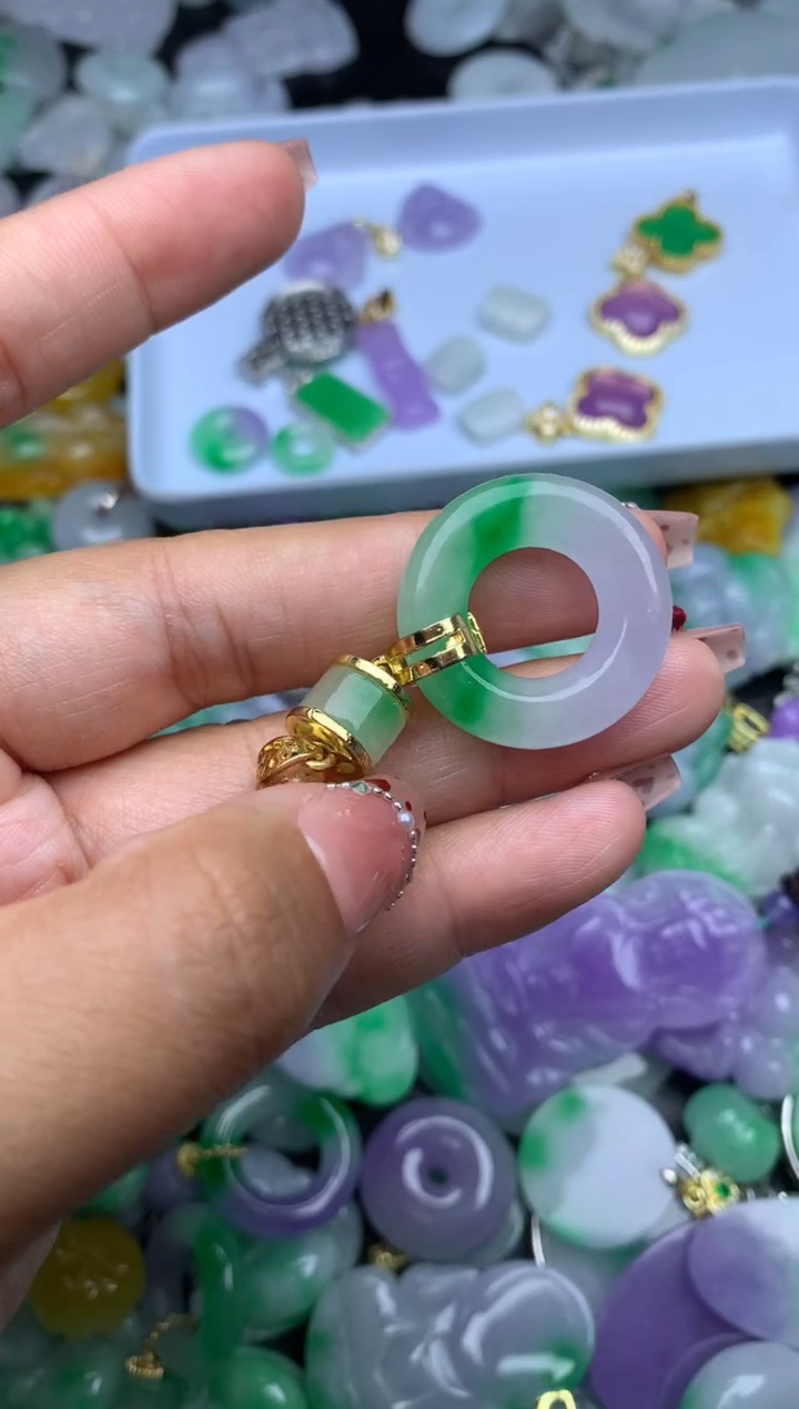 颈饰未镶嵌翡翠天然缅甸翡翠吊坠