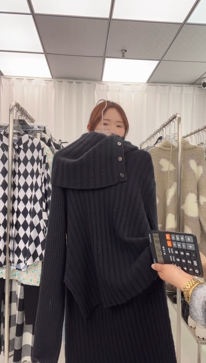 编号053 品牌 针织设计感上衣 福福待开价