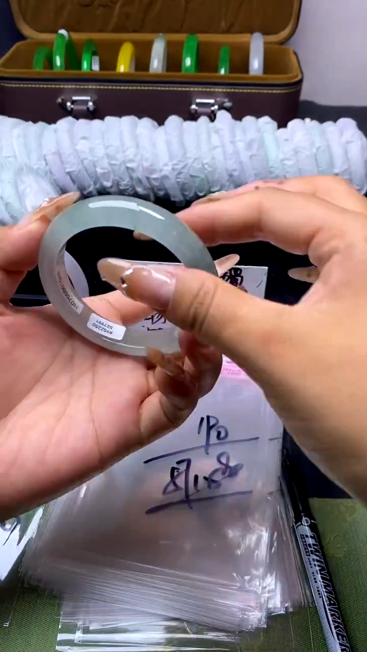 时尚女款缅料手镯 189