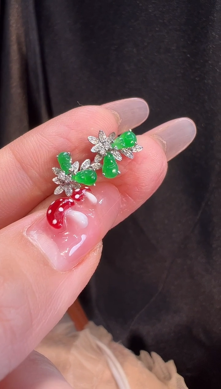 【闪购商品】翡翠颈饰18K金镶嵌耳饰