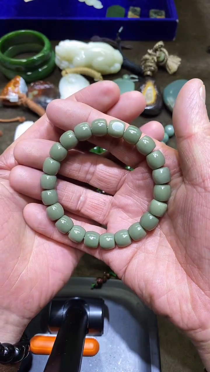 颈饰未镶嵌和田玉精*手串