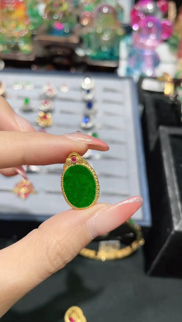 吊坠(不含链)18K金镶嵌翡翠吊坠