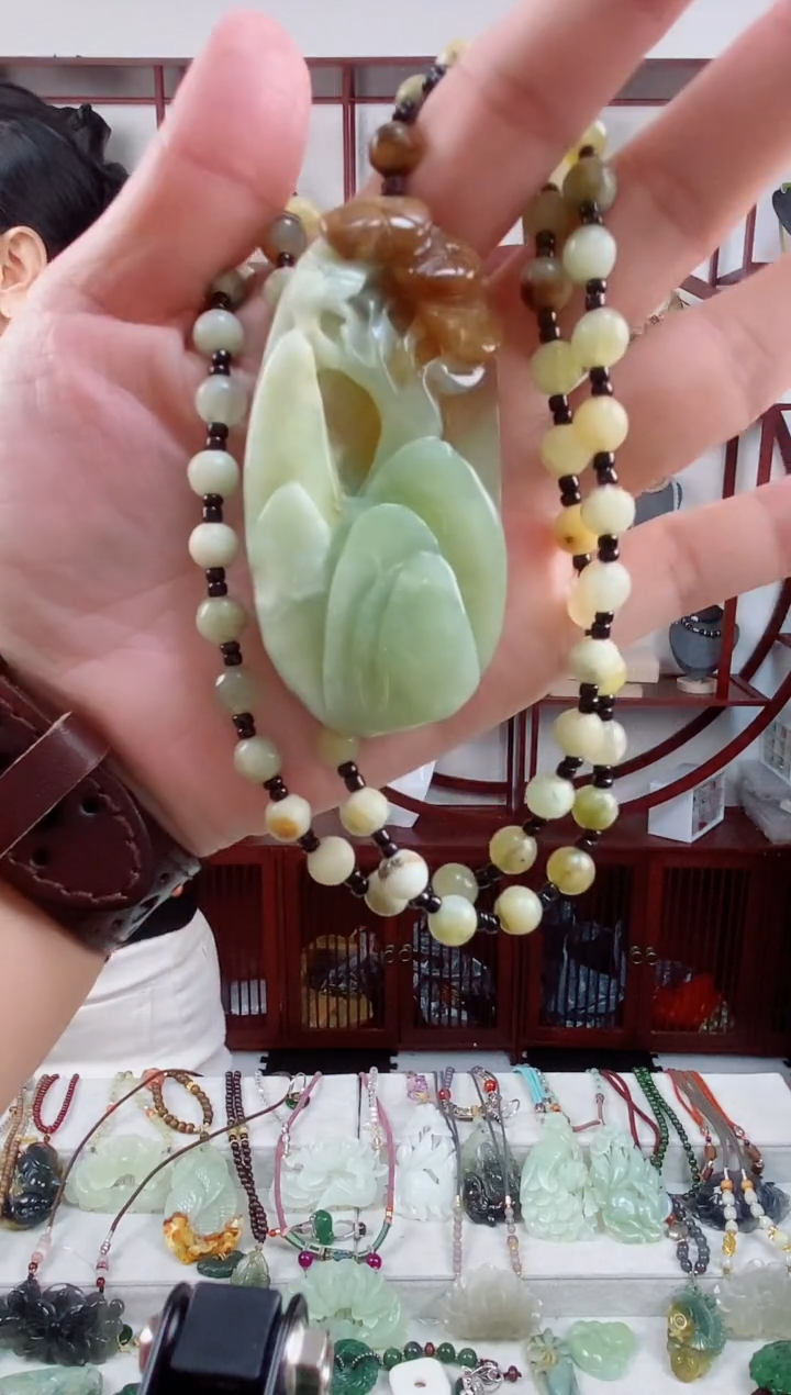 未镶嵌岫玉颈饰1