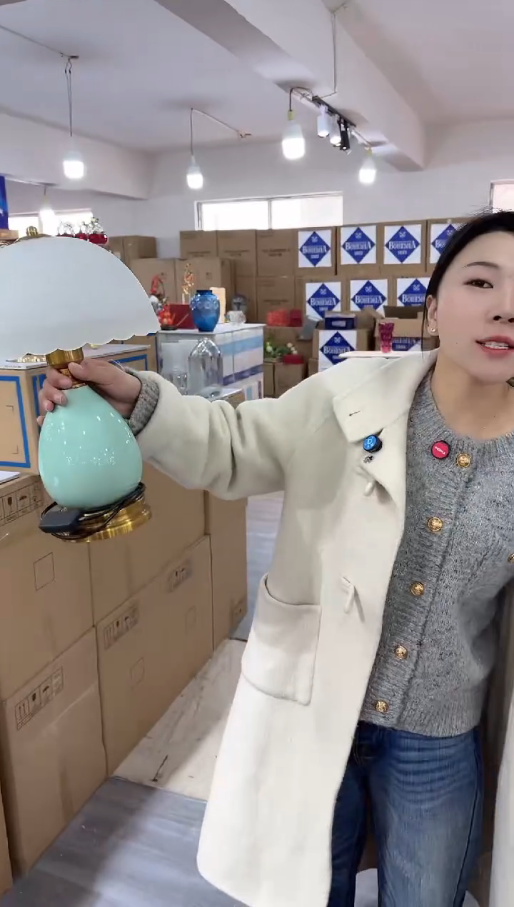 【闪购商品】琉璃瑞鸿花器早J-10