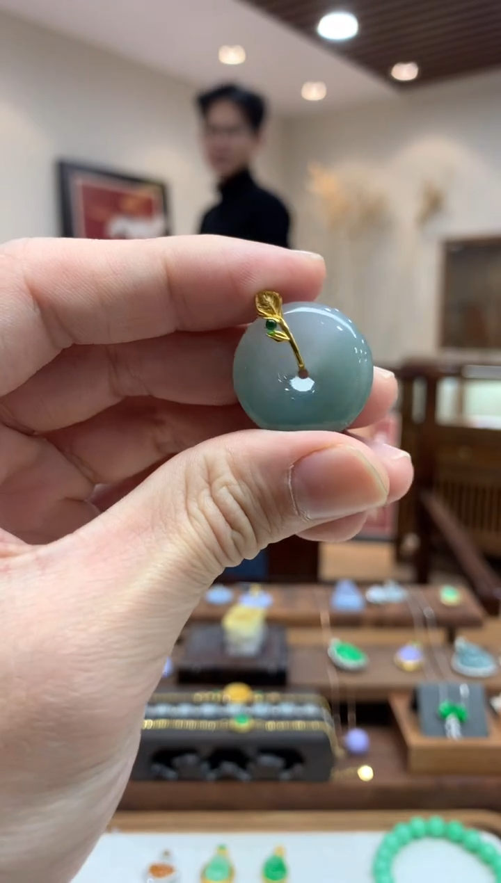 【闪购商品】翡翠吊坠(不含链)18K金镶嵌平安扣