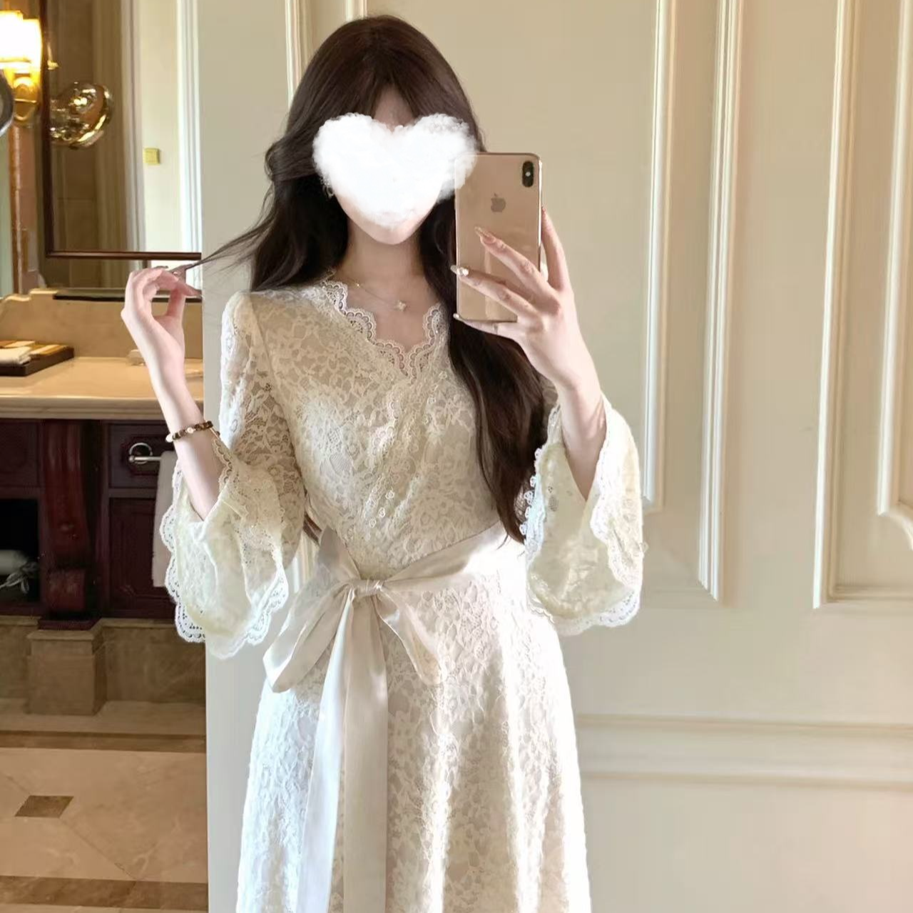 格蕾丝日记 法式纯欲V领收腰显瘦优雅蕾丝长袖连衣裙